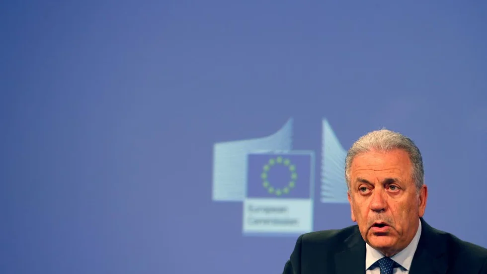Kontroversiell. Dimitri Avramopoulos, EU kommisionär ansvarig för migration adresserar medierna efter förslagen om gemensamma flyktingmottagningsregler.