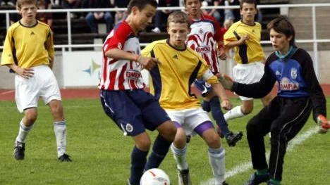 Chivas från Mexiko och UFK från Ukraina möttes i fjolårets Piteå Summer Games. I år blir det flera nya nationer i cupen - som Nigera och Sudan.