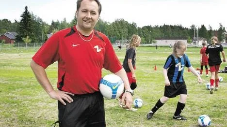 Bosse Åström var handledare under Piteå IF:s fotbollsskola på Nordlunda.