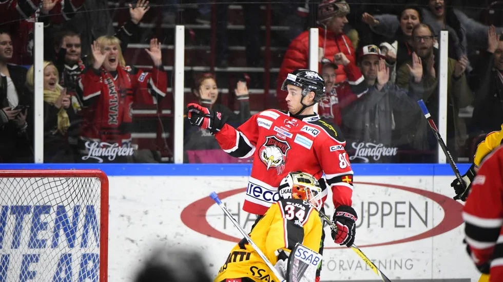 Tungt. Här har Ilari Filppula överlistat Joel Lassinantti.