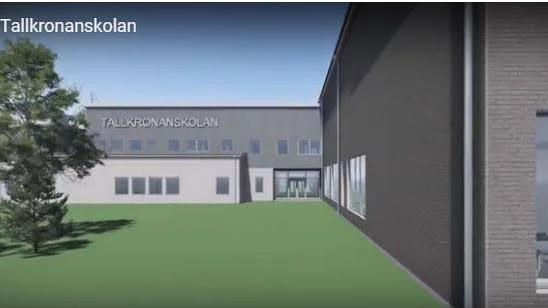 Inte med. Tallkronanskolan och sporthallen på Kronanområdet ingår inte i Hemsös köp av kommunala fastigheter i Luleå. Det var annars tänkt så.