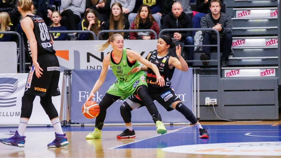 Martina Stålvant och Candice Warthen