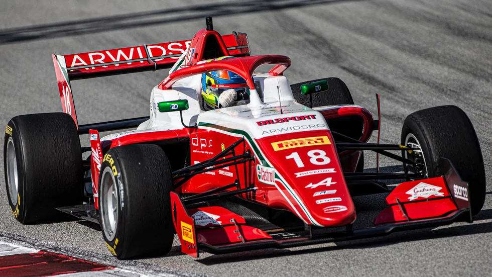 Dino Beganovic under tävlingshelgen i Barcelona, där han hade problem med bilen under söndagens race.