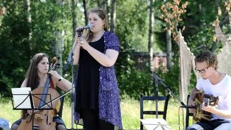 TRION LIV IT.  Den finstilta trion debuterade i lördags på Kulturgården i Gammelstad.Foto: Roland S Lundström