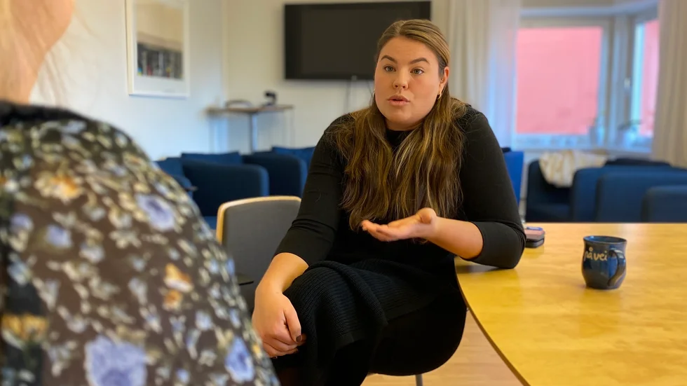 Isabelle Thorén har jobbat på MiniMaria i drygt ett år. "Många som jag träffat det senaste året är på väg att börja ett självständigt liv, men alla är inte det. Det tar olika lång tid. Vi vill se att det sker en positiv utveckling under lång tid innan vi släpper dem."