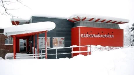 KAN BLI DYRT? Den S-styrda kommunledningen i Övertorneå överväger att ta tillbaka beslutet om privat drift av Särkivaaragården. Men det kan bli dyrt.