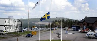 Sörjer med sina anställda