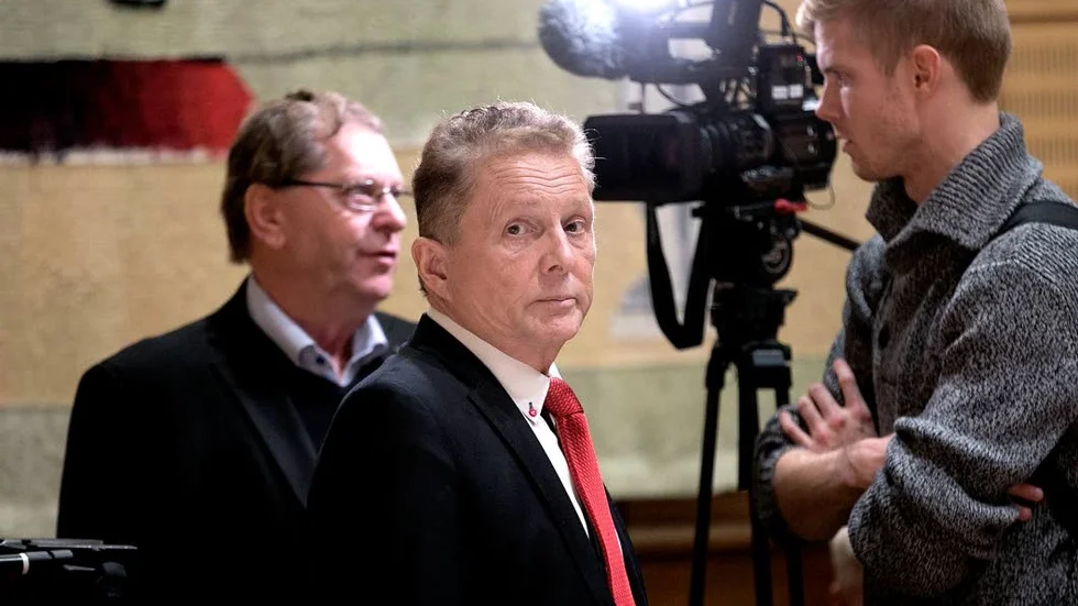 Ogiltigt arbete. "Det här är ju helt regelvidrigt", säger Kenneth Backgård, närmast i bild.