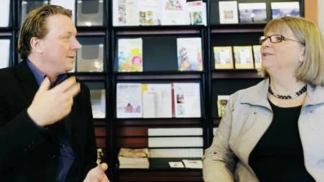 Per-Åke Pettersson och Susanne Jangdal på Vägledningscentrum märker av en ökad besöksfrekvens och efterfrågan på utbildning efter alla varsel.