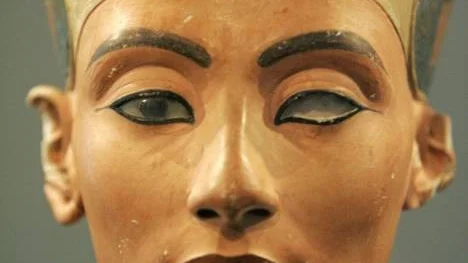 Art nouveau från 1912 eller en egyptisk staty på 3400 år?