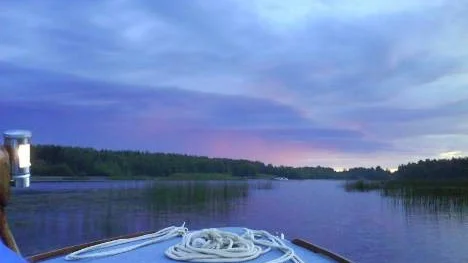 När båten närmade sig kajen i Kopparnäs 01.00 då himlen bjöd på ett fantastiskt skådespel.
