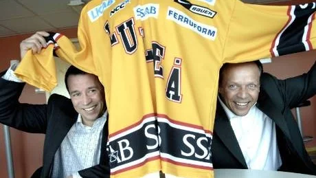 nya ansikten. Luleå Hockey har gjort en nysatsning på klubbdirektörsposten. Hans Chrunak                     byts ut mot Thor Stöckel (till vänster) och Peter Jidström. Båda kommer från näringslivet och ska omvandla föreningen till ett företag.