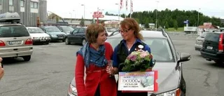 Vann 100.000 kronor och en splitter ny bil