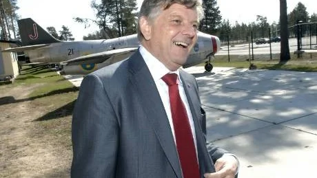 SYSTEMFEL I FÖRSVARSFRÅGAN. "Regeringen borde först bestämma vad man vill ha för slags försvar och sedan komma med sparkrav. Nu gör man precis tvärtom", säger Anders Karlsson, ordförande i riksdagens försvarsutskott.
