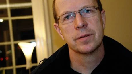 FEL ORDNING. "Det är förkastligt att göra konsekvensbeskrivningar efter att besluten är tagna, då ska beslutet verkställas." förklarar en upprörd Kenneth Sandberg, gruppledare för miljöpartiet i Kalix. Foto: GRETA SKÖLD