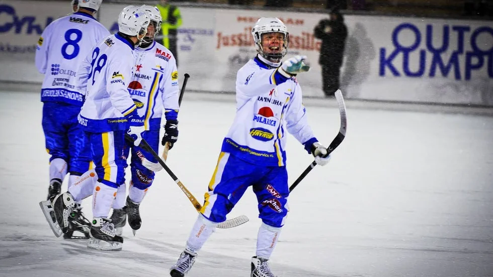 Kryss. HT Bandy tappade huvudet och segern mot Rättvik.