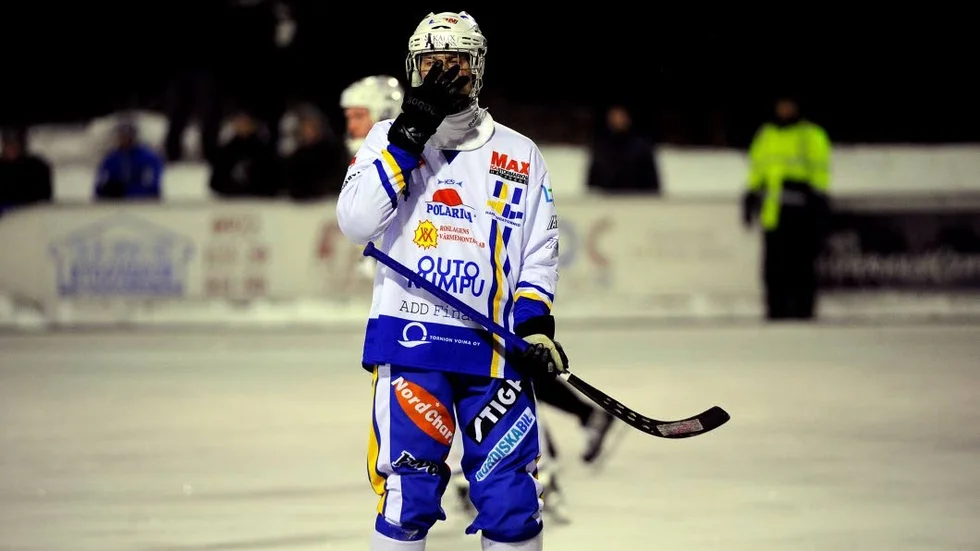 Förlust. Pekka Hiltunen och hans HT Bandy föll tungt.