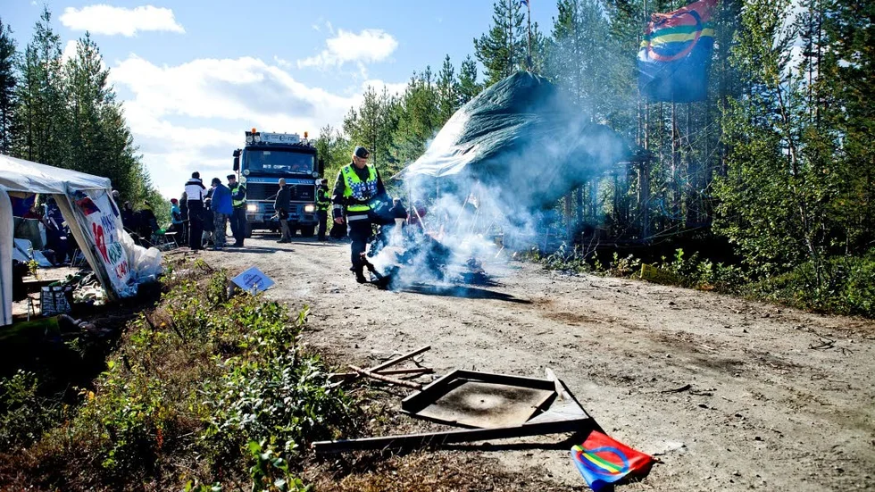 Aktivisterna blockerade vägen in till gruvområdet i Kallak.