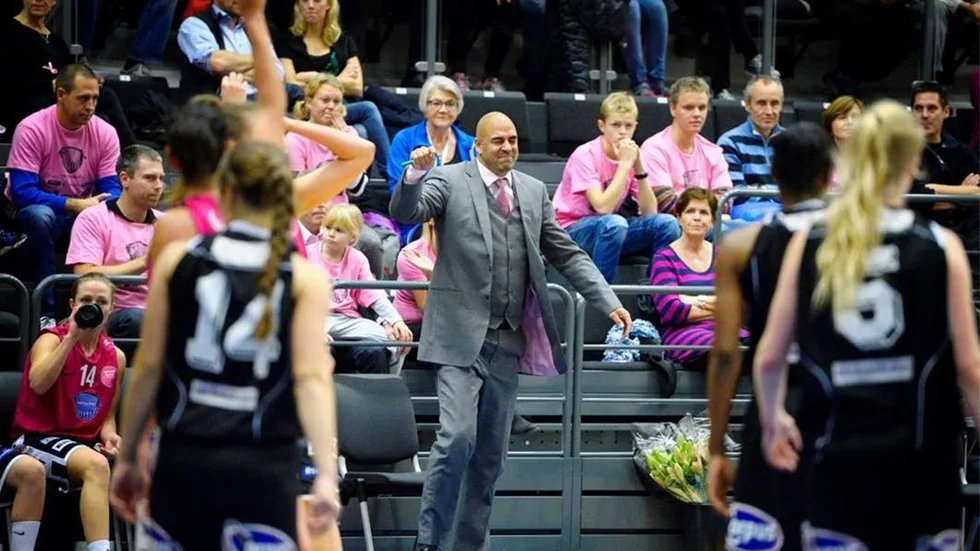 SEGERSUGEN. Northland Baskets tränare Jens Tillman är sugen på en ny seger. Och för att nå dit har han tagit fram en försvarsplan.