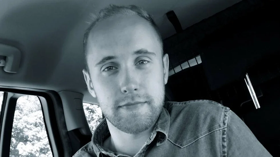 VAL(S)TUDIE. Erik Jansen studerar statsvetenskap på LTU och har studerat Socialdemokraternas valsedlar utifrån varannan damernas. "Verkligheten stämmer inte med den bild partiet vill ge", säger han.