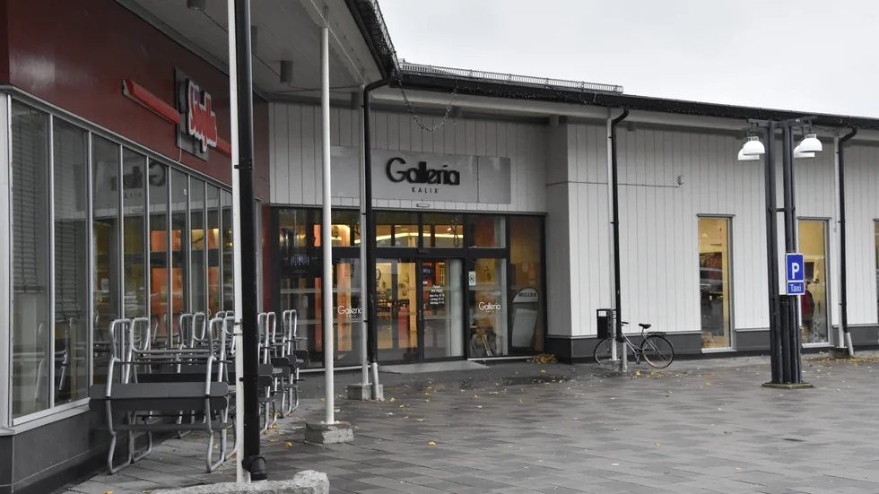 Tonåring åtalas misstänkt för att ha burit kniv i Galleria Kalix. Pojken nekar till brott, men medger de faktiska omständigheterna. 