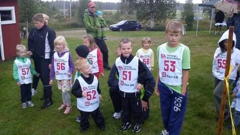 Här pågår förberedelser för start i Toppenrundan, barnklassen 0-8 år utan tidtagning.