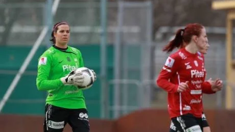 STABIL. Piteå IF:s målvakt Lydia Williams fick hålla nollan i sin debut.Foto: Magnus Neck