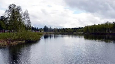 FISKETÄVLING. I helgen arrangeras den första fisketävlingen någonsin i centrala Gällivare vid stränderna av Vassara älv invid Campingplatsen. Foto: Kenth Bergmark