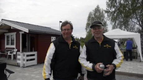 på plats. Ulf Nilsson och Ulf Stenqvist, Boden, fanns på plats när boule-DM avgjordes på Örnäset i Luleå. Foto: Nils Degerlund