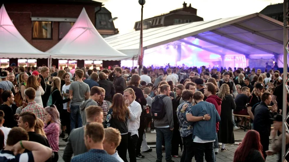 Miljö- och tillsynsnämnden har beslutat om nya riktlinjer som stoppar onsdagens öltält på Piteå dansar och ler.