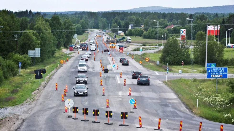 Högsäsong. Sommarhalvåret är den mest hektiska tiden för vägarbeten då det är mest lättarbetat under sommaren.