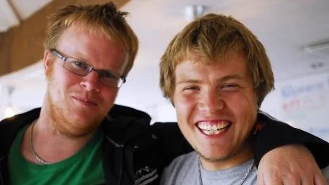 Tomas Lidén och Fredrik Jacobsson från Arjeplog tävlade i samma lag. "Man måste ju ställa upp när någon arrangerar något roligt här i Arjeplog. Vi var mest med för Krajas skull", säger Tomas.