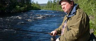 Jerry kopplar av med fiske