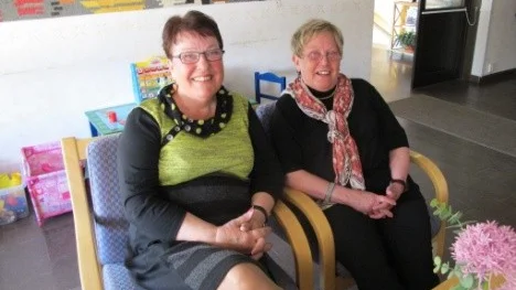 Författare till boken om Hundviken är Berit Öhlund och Margit Öberg. De har följt en släkt i Hortlax genom femhundra år, och bygger på en 40-årig släktforskning.