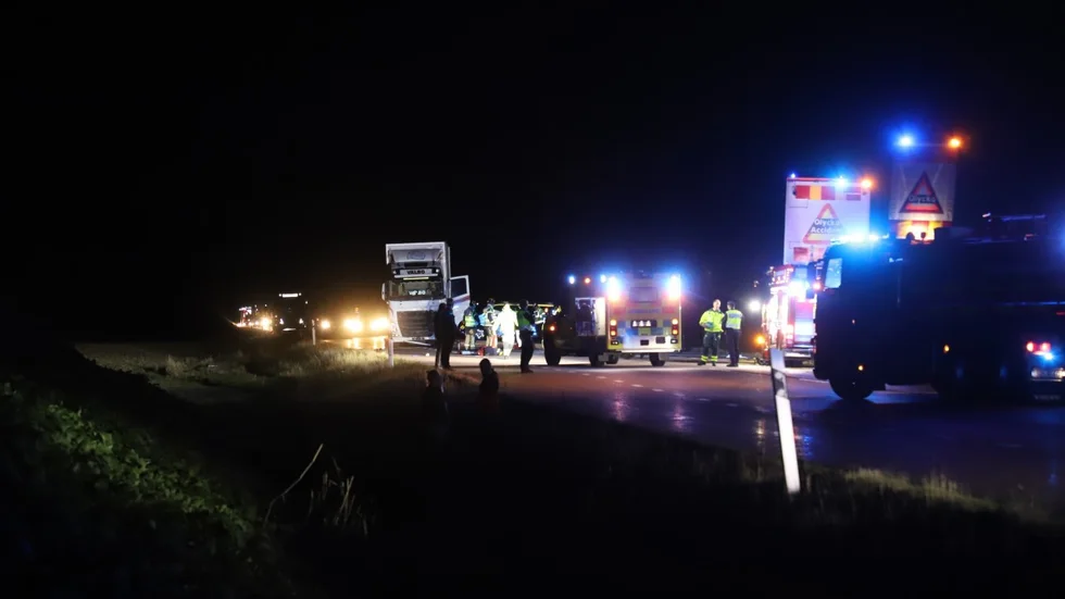 En trafikolycka inträffade strax efter klockan 22 på söndagskvällen, mellan en motorcykel och en lastbil.