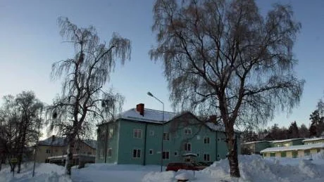 RIVNINGSOBJEKt. Majoriteten fastigheter på Johannes- och Hermelinsområdena i Malmberget ska rivas och det kräver omhändertagande av stora mängder rivningsrester och det mesta tycks bli kvarlämnat där husen stått.