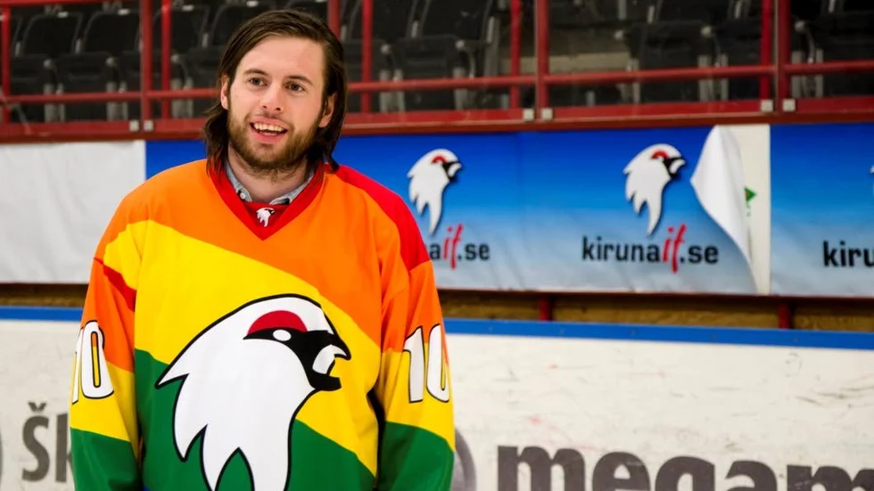 Föregångare. "Vi kommer inte förändra världen men folk kanske hakar på det och får upp ögonen för de här frågorna", säger Kiruna IF:s back Viktor Esseryd om klubbens initiativ att HBT-certifieras.