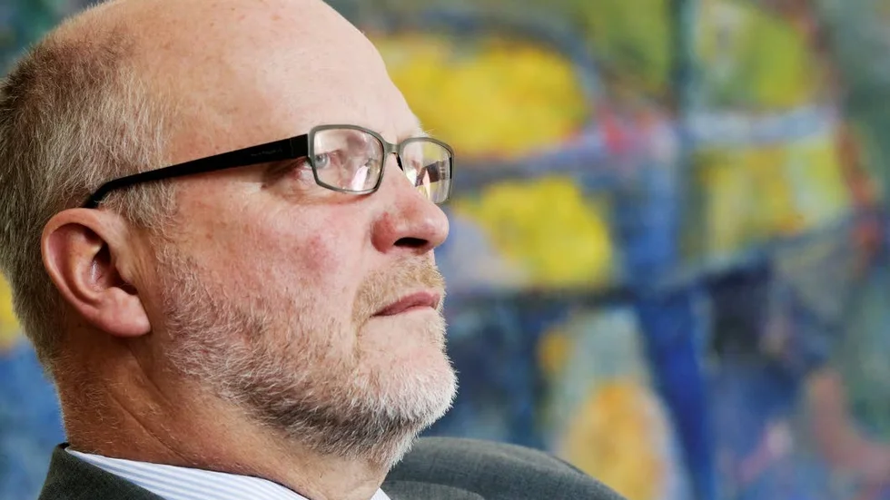 Bildar räddningsstyrka. Landshövding Sven-Erik Österberg har samlat några nyckelpersoner i en grupp för att försöka rädda gruvdriften i Pajala.