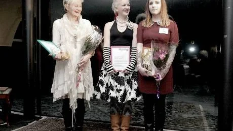 KORADES. Terese Östling (mitten) korades i helgen till årets företagsamma kvinna i Tornedalen 2012.  Årets affärsutvecklare blev Birgit Niva och Lotta Hieta Nyberg tilldelades årets Våga-pris.
