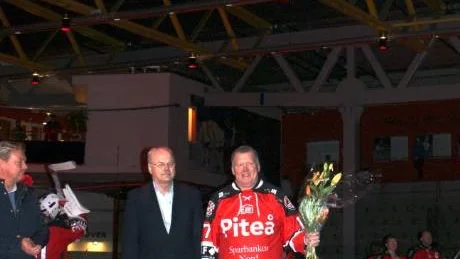 Lars Lindgren (röd tröja).
