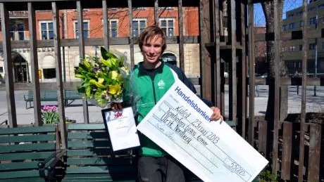 GLAD BLÅSNING. Orienteraren Ulrik Nordberg, Bergnäsets AIK, blev lurad under gårdagen då han blev 55.000 kronor rikare. "Den mest lönsamma cykeltur på tre minuter jag tagit", konstaterar stipendiaten.