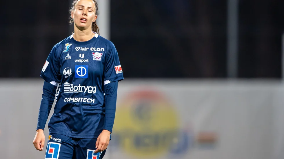 Nellie Karlsson deppar efter förlusten i Kristianstad. Nyförvärvet gillar annars fotbollslivet i Linköping. Det är roligare i toppen än i botten.