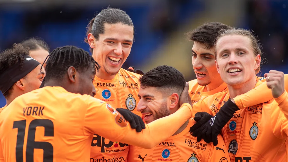 AFC har bjudit på gladfotboll i serieupptakten. Nu hoppas klubben att det blir en folkfest när Skövde gästar Tunavallen under lördagen.