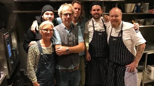 Restaurang Bolaget och Systemet uppmanar andra krogar att följa deras exempel och skänka fredagens dricks till Musikhjälpen.