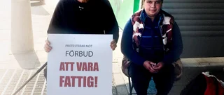 Sven-Håkan, 71, tigger i protest mot förbudet