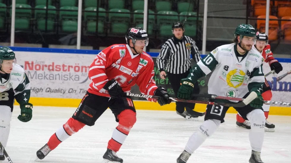 Poängmaskinen Albin Ivarsson Hamberg gjorde här, i den gångna säsongens sista hemmamatch, comeback efter långtidsskada. Nu vill han vara med hela vägen när Nyköpings SK spänner bågen ytterligare.