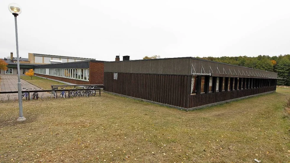 Tack vare ett tillfälligt tillstånd utfärdat av polisen kunde säkehetskamerorna på Åkerskolan komma upp under torsdagen.