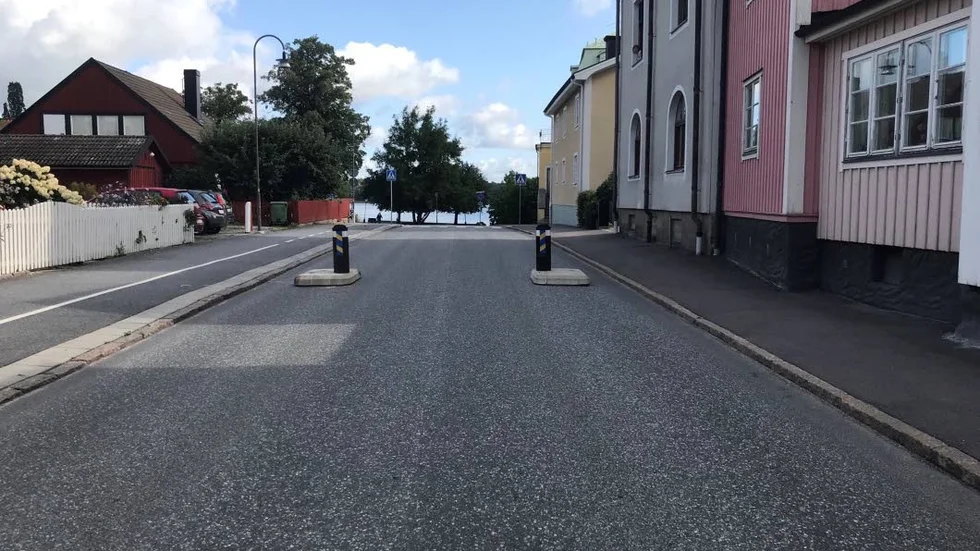 Nabbgatan har smalnats över för att få ner hastigheterna på främst biltrafiken.