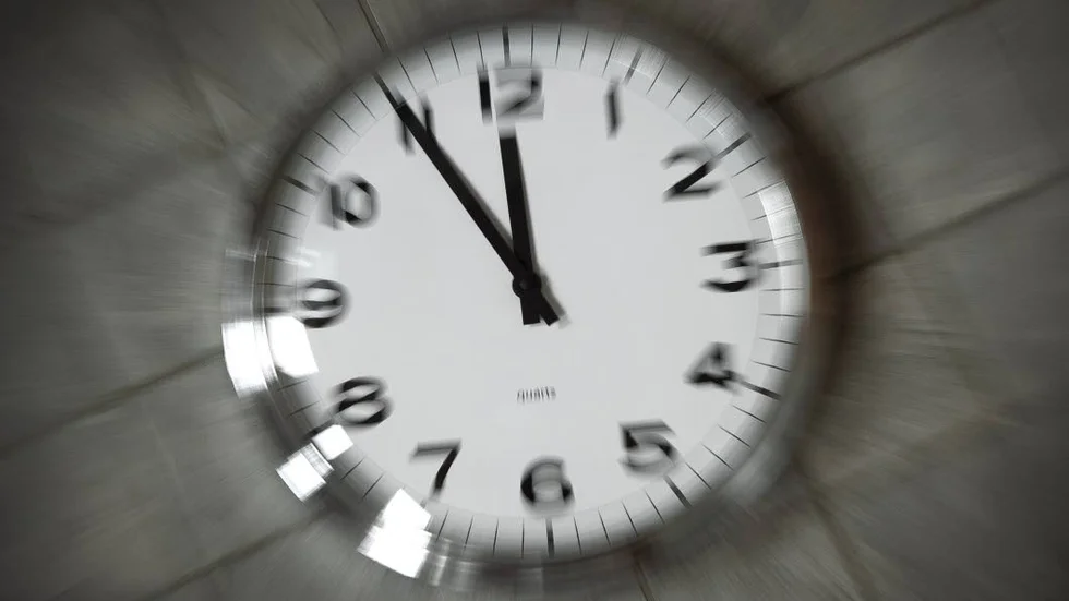 Det senaste året har kvinnor i Södermanlands län i snitt varit sjukskrivna med sjukpenning 15 dagar och män 7,9 dagar.