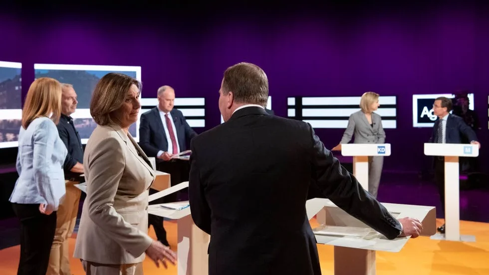 Insändarskribenten ogillar bland annat hur debatter i SVT och SR läggs upp.